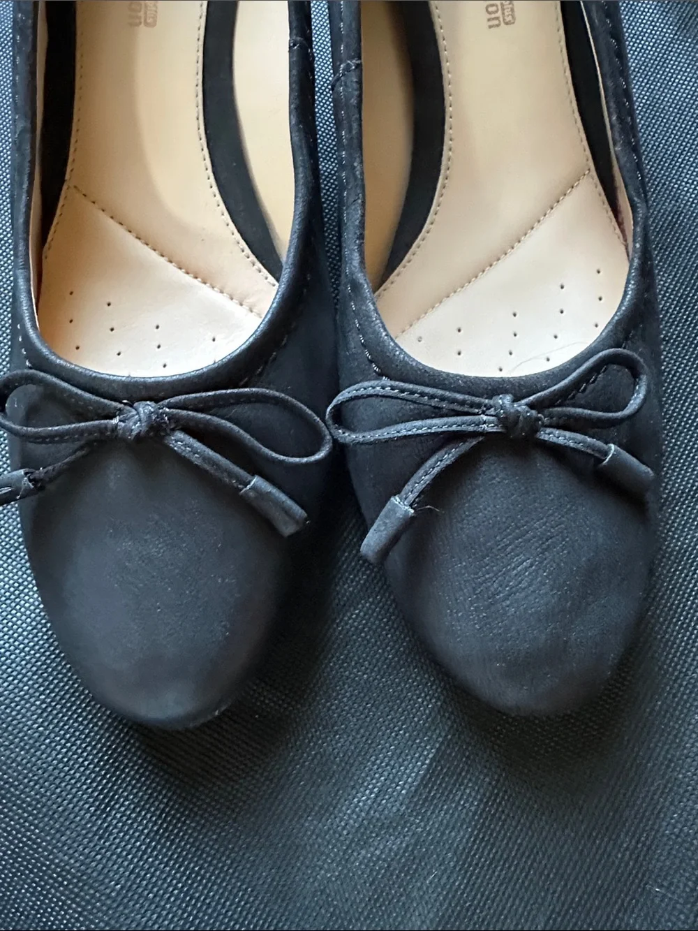 Clarks Black Women's Bow Ballet pumps